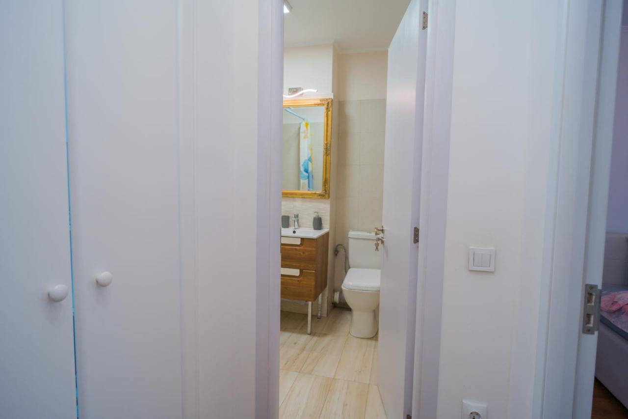 بوخارست Cozy & Spacious 2Br Apartment With Netflix المظهر الخارجي الصورة